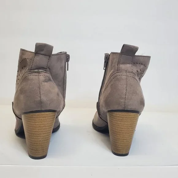 Qupid Taupe Ankle Laser Cut Stacked Heel Side Zip Women's Botties US 8 - Picture 5 of 6
